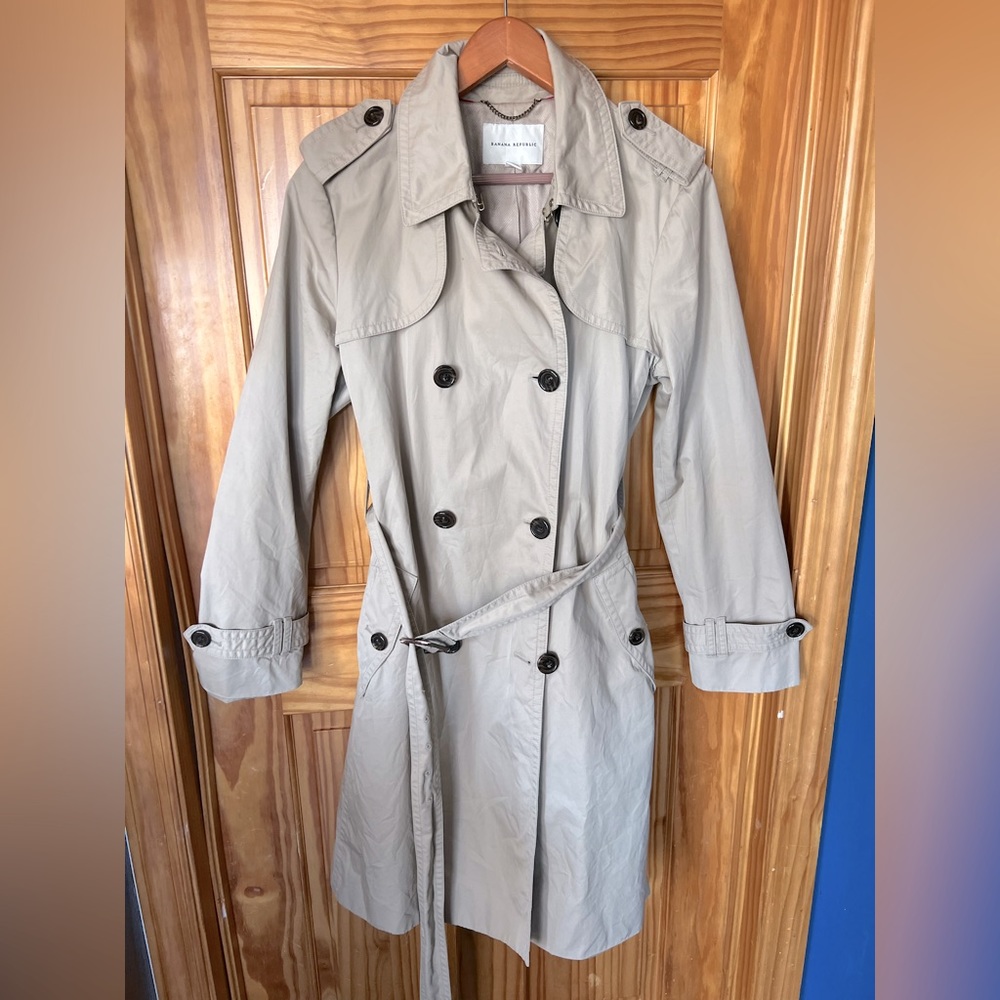 Banana Republic trench raincoat with strap